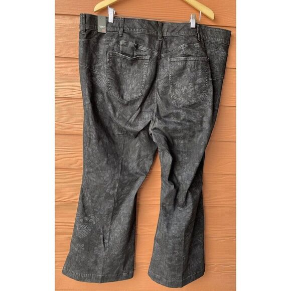 Torrid Bombshell Flare Super Soft Jeans Women’s Size 28 Reg Black Floral - Picture 9 of 15